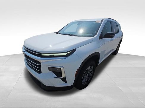 Used 2026 Chevrolet Traverse LT w/ Driver Confidence Package FWD image 5