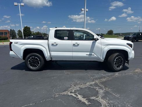 Used 2026 Toyota Tacoma TRD Sport w/ TRD Sport Upgrade Package AWD/4WD image 10