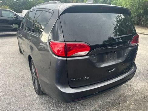 Used 2019 Chrysler Pacifica Limited w/ Advanced Safetytec Group FWD image 10