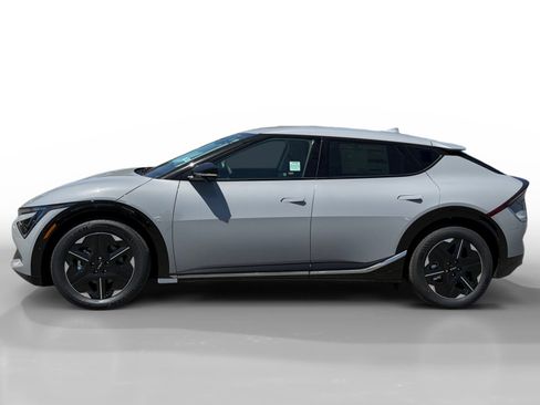New 2026 Kia EV6 Wind RWD image 2