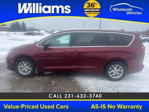Used 2017 Chrysler Pacifica Touring image 1