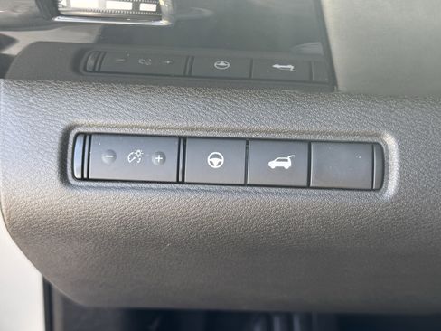 Used 2025 Nissan Pathfinder SV FWD image 26