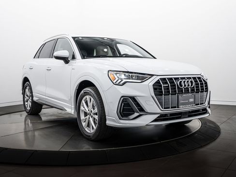 Certified 2023 Audi Q3 2.0T Premium w/ Convenience Package AWD/4WD image 2