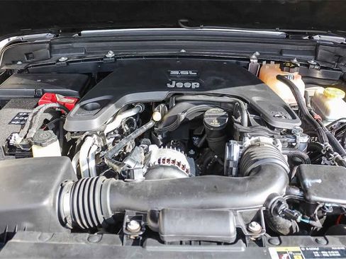 Used 2018 Jeep Wrangler Unlimited Sahara image 36