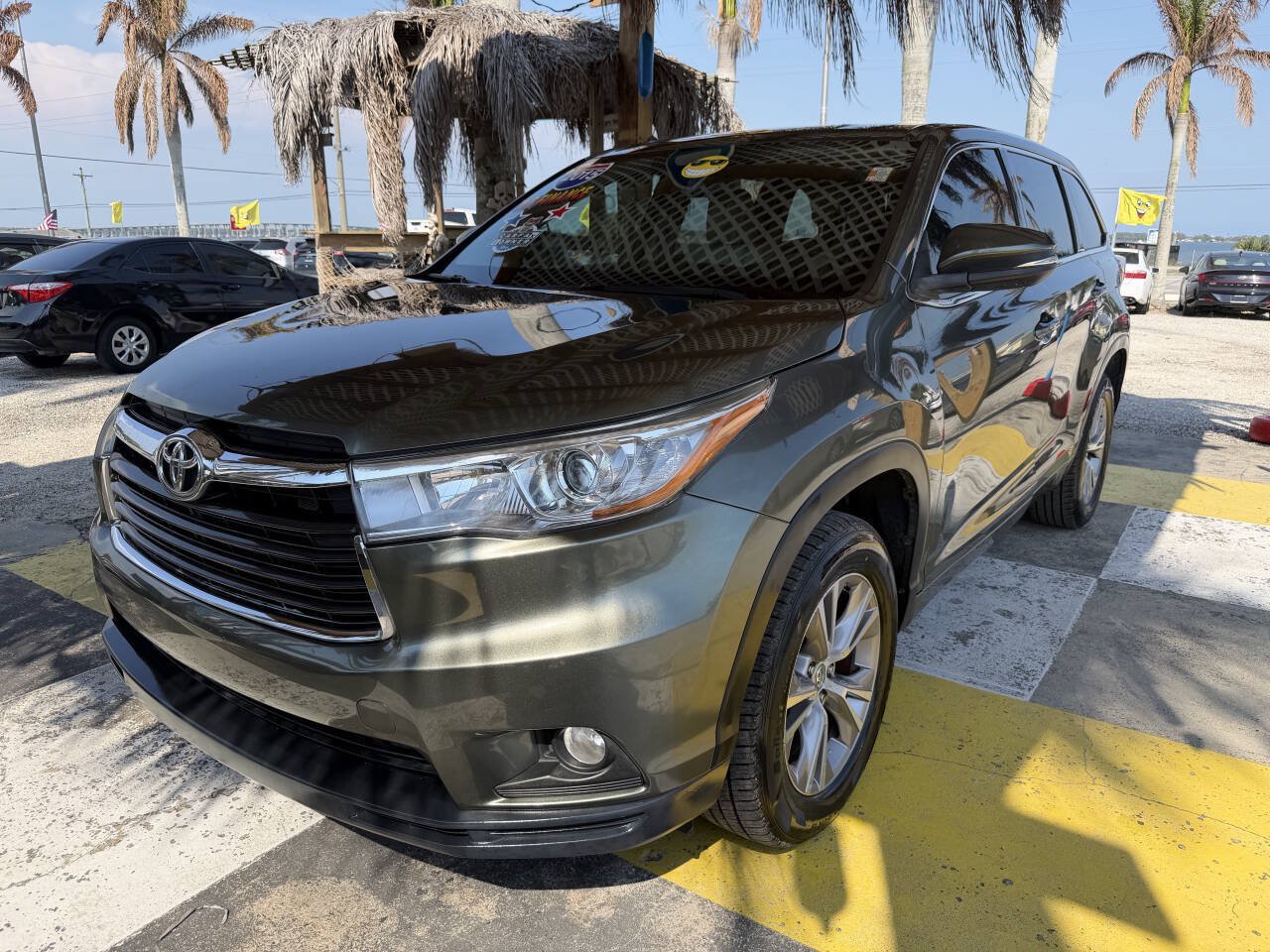 Used 2015 Toyota Highlander Plus FWD image 1
