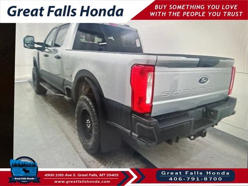 Used 2023 Ford F250 XLT AWD/4WD image 4
