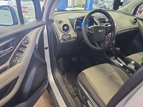 Used 2016 Chevrolet Trax LS w/ LPO, Cargo Package FWD image 4