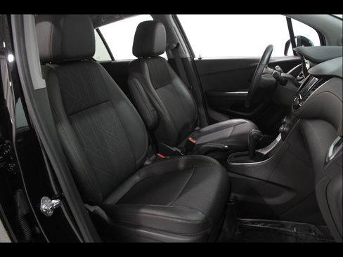Certified 2022 Chevrolet Trax LT w/ Midnight Edition AWD/4WD image 15