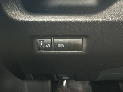 Used 2025 Toyota RAV4 XLE AWD/4WD image 26