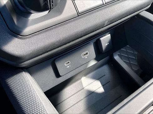 Used 2023 Land Rover Defender 110 V8 image 32