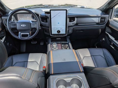 Used 2024 Ford Expedition Platinum AWD/4WD image 18