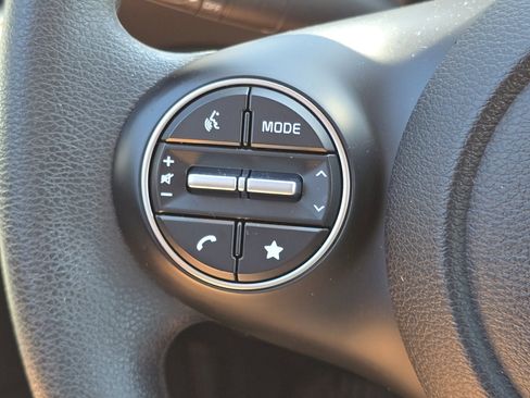 Used 2025 Kia Soul LX w/ LX Technology Package FWD image 12