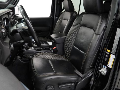 Used 2022 Jeep Wrangler Unlimited Sahara AWD/4WD image 15