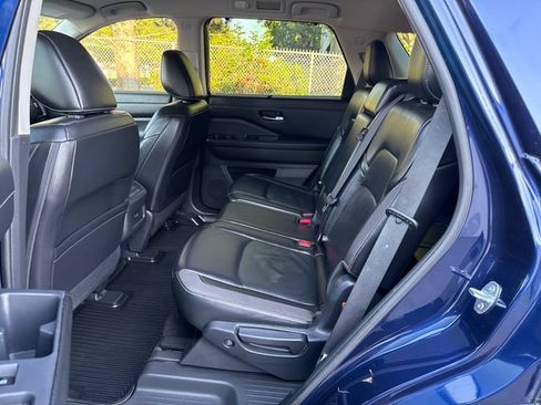 Used 2023 Nissan Pathfinder SL w/ Lighting Package (N92) AWD/4WD image 15