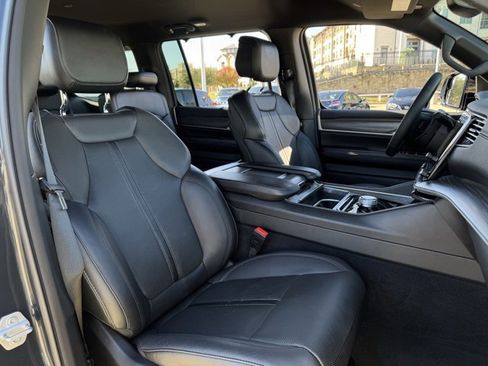 Used 2023 Jeep Wagoneer Series III w/ Convenience Group I image 33