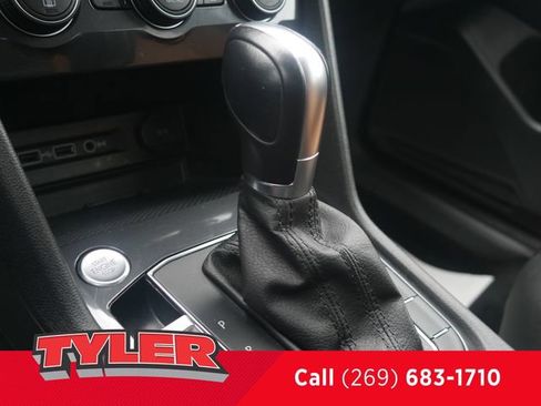 Used 2019 Volkswagen Tiguan SE image 37