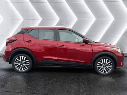 Used 2022 Nissan Kicks SV image 8