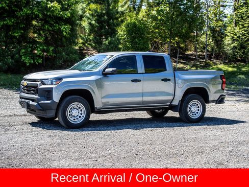 Used 2023 Chevrolet Colorado W/T RWD image 3