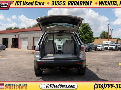 Used 2009 GMC Acadia SLE w/ Preferred Package FWD image 5