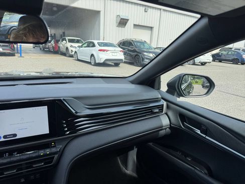 Used 2025 Toyota Camry SE FWD image 36