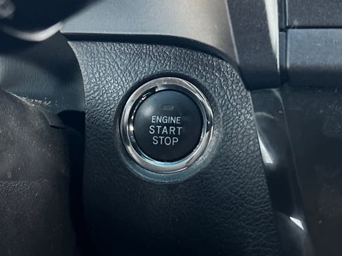 Used 2017 Toyota Sienna SE image 26