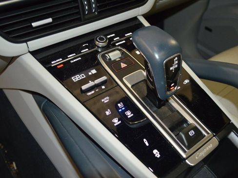 Certified 2021 Porsche Cayenne Coupe image 31