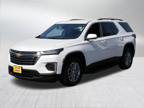 Used 2023 Chevrolet Traverse LT FWD image 3