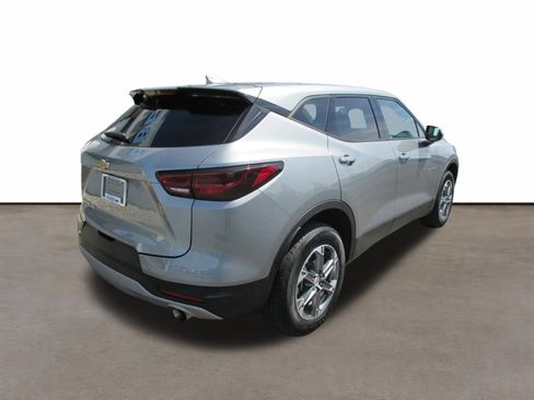 Used 2025 Chevrolet Blazer LT AWD/4WD image 3
