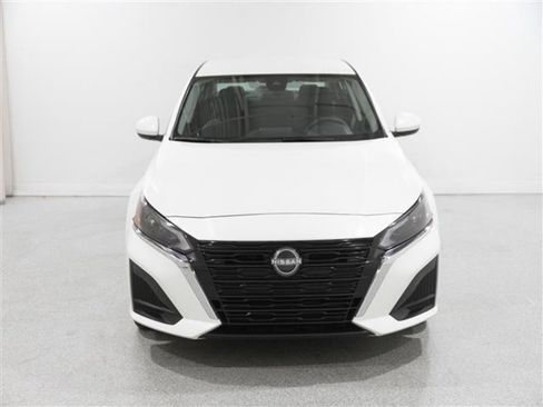 Used 2023 Nissan Altima 2.5 SV image 2