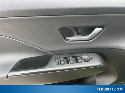 Used 2024 Hyundai Kona Limited image 40