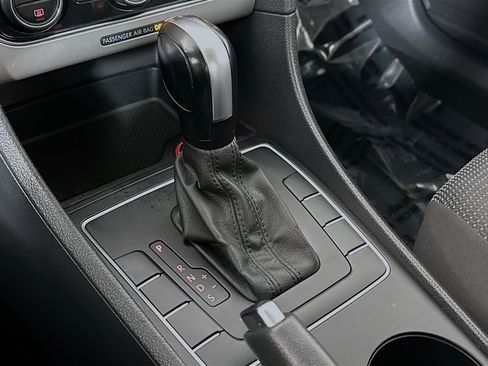 Used 2016 Volkswagen Passat 1.8T S image 15