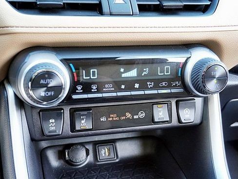 Used 2025 Toyota RAV4 XLE w/ Convenience Package FWD image 27