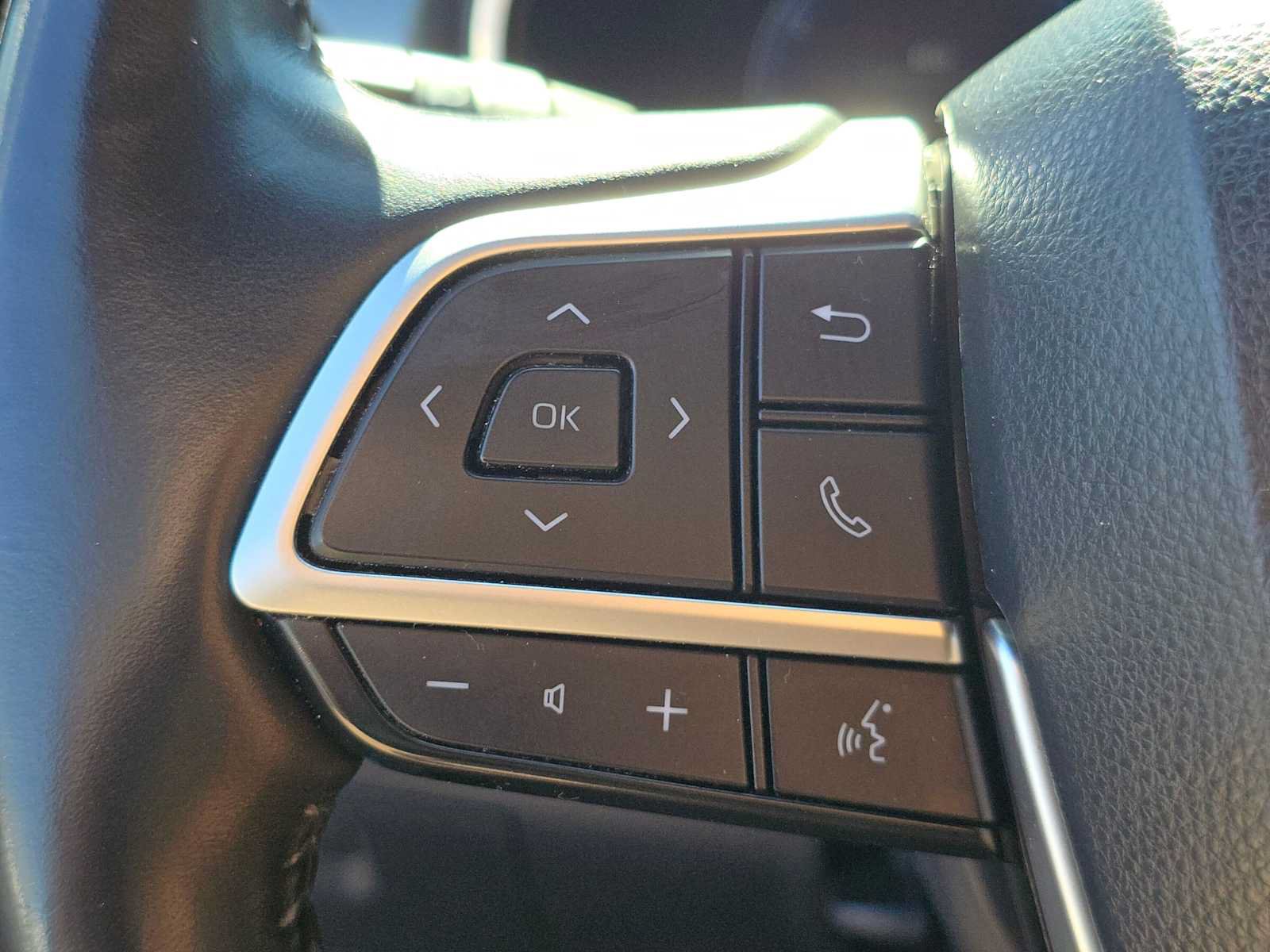 Used 2023 Toyota Highlander Platinum FWD image 28