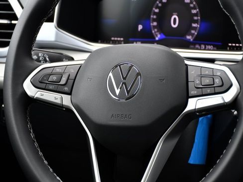 New 2025 Volkswagen Taos SE image 21