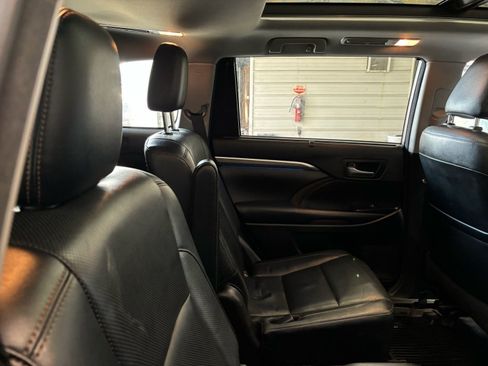 Used 2018 Toyota Highlander Limited Platinum image 32