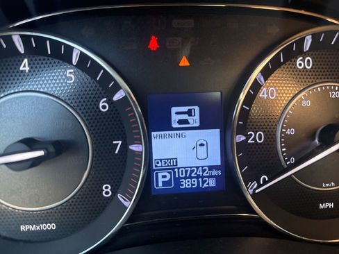 Used 2018 Nissan Armada SL w/ Moonroof Package image 3