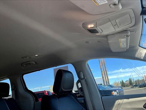 Used 2024 Chrysler Pacifica Touring-L FWD image 30