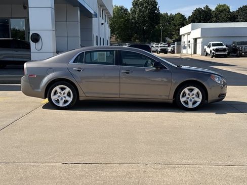 Used 2011 Chevrolet Malibu LS FWD image 2