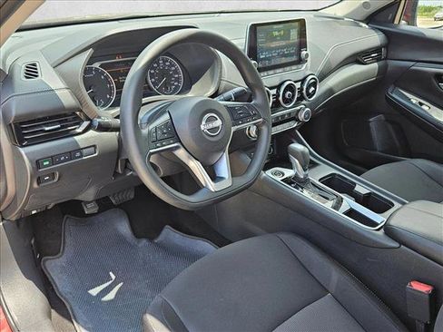Used 2025 Nissan Sentra SV FWD image 10