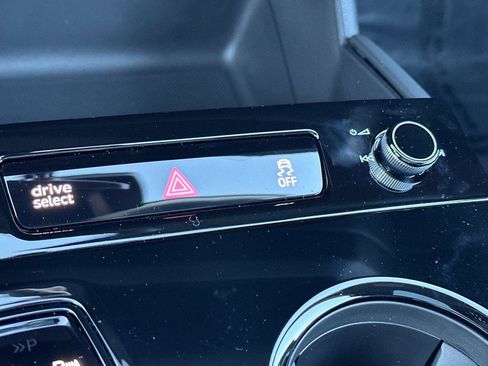 New 2025 Audi Q6 e-tron Premium Plus image 20