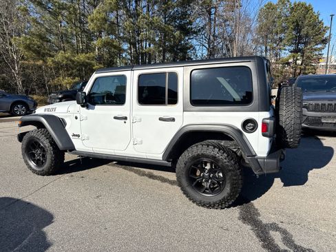 Used 2025 Jeep Wrangler Willys image 11