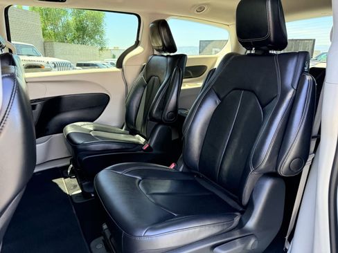 Used 2024 Chrysler Pacifica Limited FWD image 20