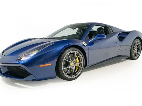 Used 2019 Ferrari 488 Spider image 2