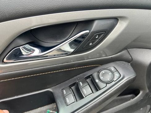 Used 2021 Chevrolet Traverse LT FWD image 12