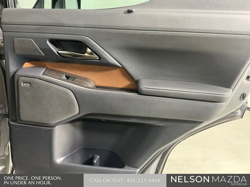 Used 2024 Lexus GX 550 w/ Accessory Package (2T) AWD/4WD image 23