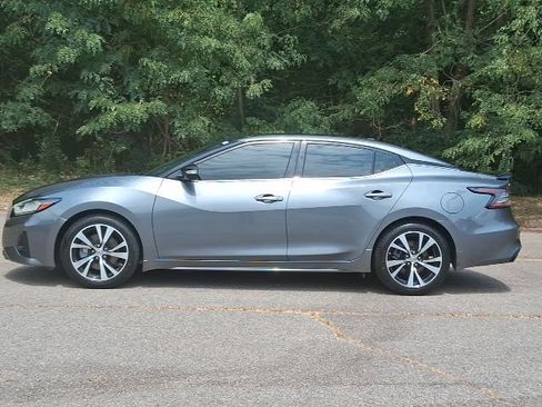 Used 2019 Nissan Maxima SR w/ Premium Package FWD image 2