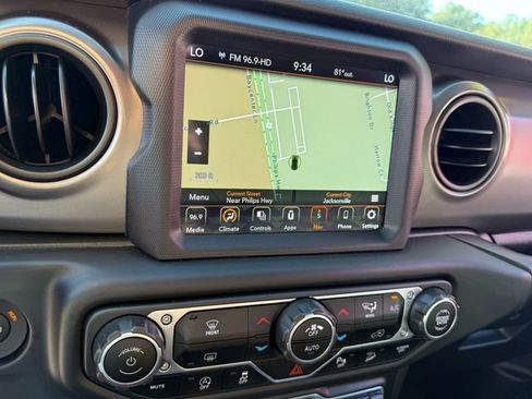 Used 2020 Jeep Wrangler Unlimited Willys image 23