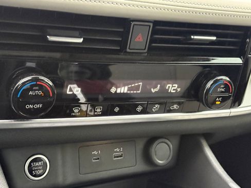 Used 2021 Nissan Rogue SV image 18