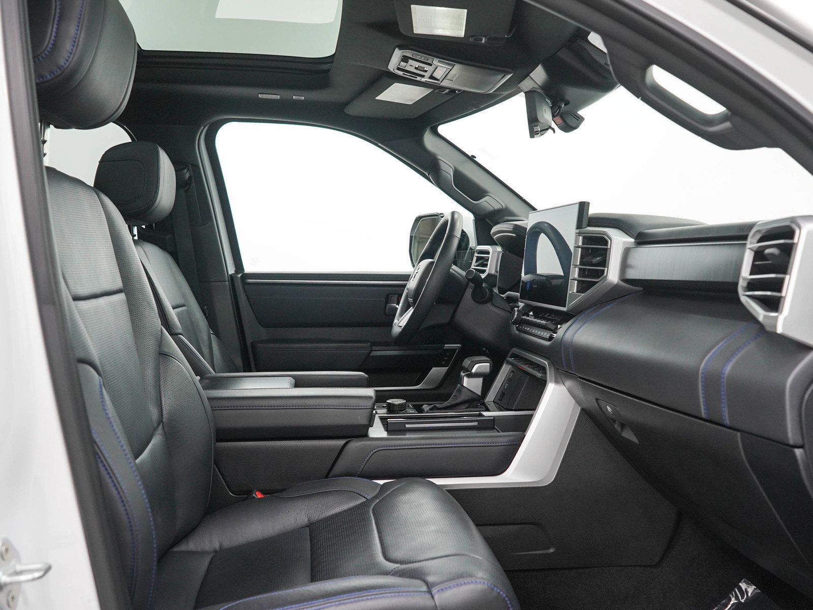 Used 2025 Toyota Sequoia Platinum AWD/4WD image 13