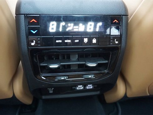 Used 2023 Jeep Grand Cherokee Summit image 16